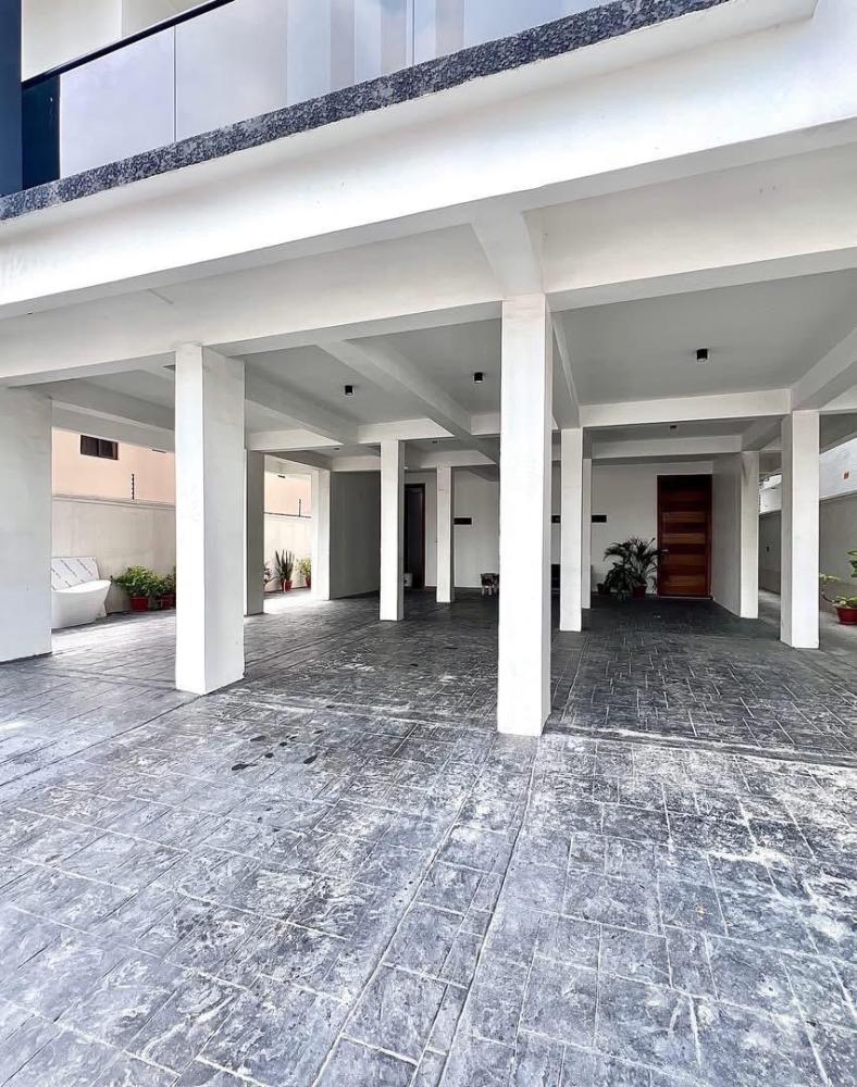 3 Bedroom Apartment With Swimming Pool|Gym| At Lekki Phase 1, Lagos