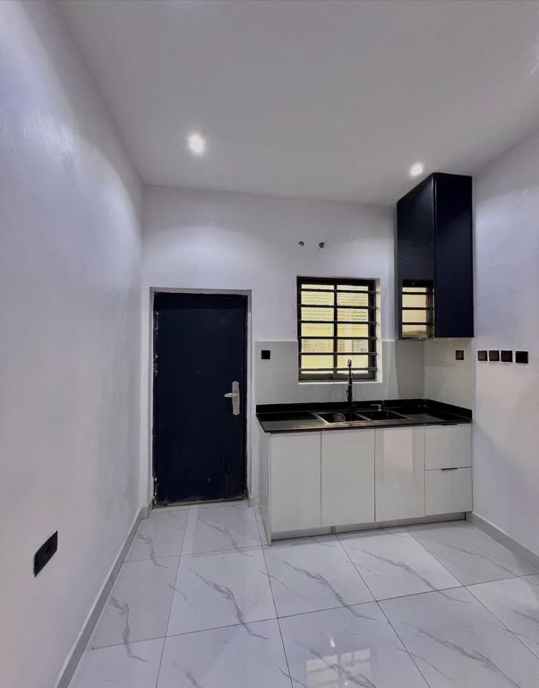 Fully Serviced 2/3 Bedroom Apartment With Elevator at Lekki Phase 1