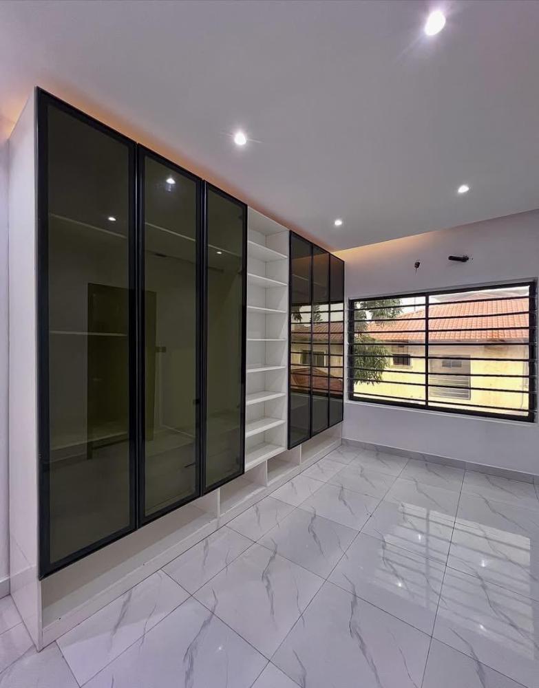 Fully Serviced 2/3 Bedroom Apartment With Elevator at Lekki Phase 1