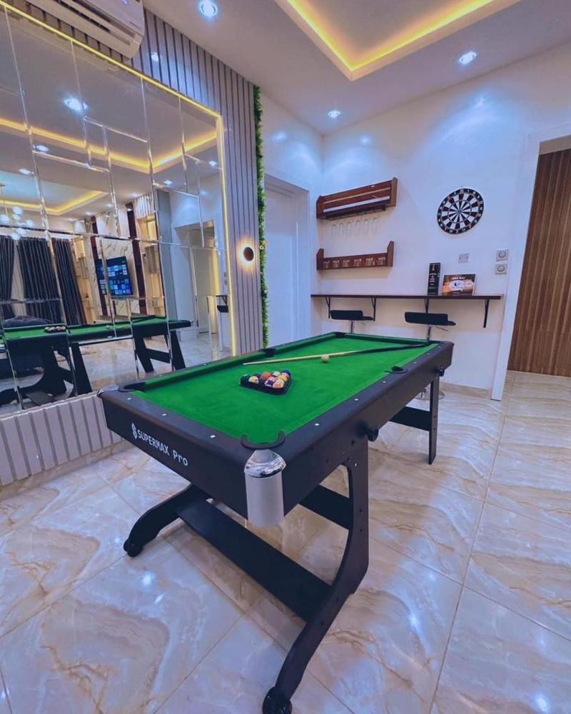 Snooker board