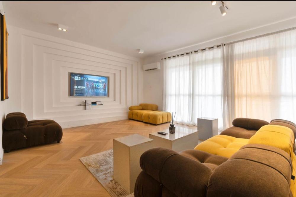 Luxury 2 Bedroom Apartment