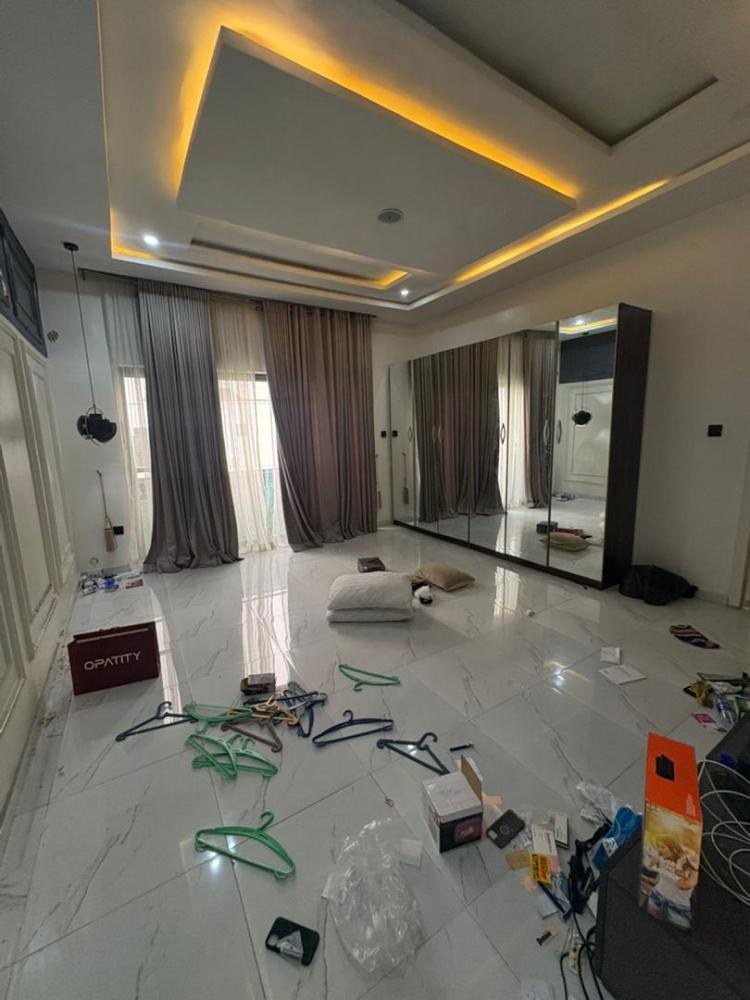 4 bedroom semi detached duplex  With solar that can carry everything Rent