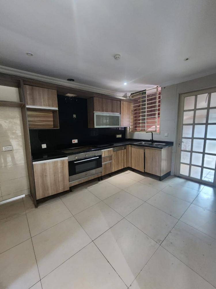 SERVICED 4 BEDROOM FLAT WITH BQ,FITTED KITCHEN,EN-SUITE ROOMS,