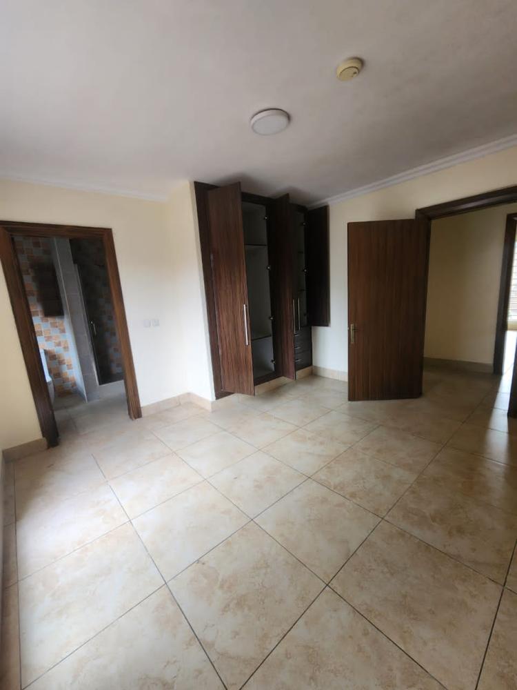 SERVICED 4 BEDROOM FLAT WITH BQ,FITTED KITCHEN,EN-SUITE ROOMS,