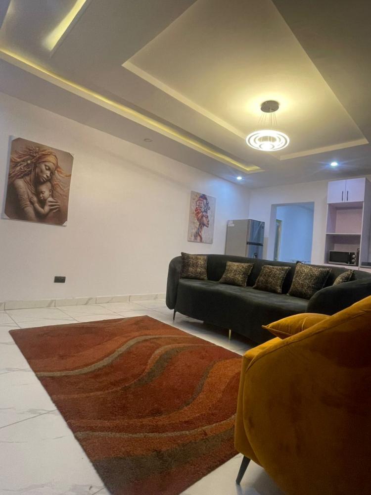 Single room downstairs for rent in the very secured Ikota Villa estate.