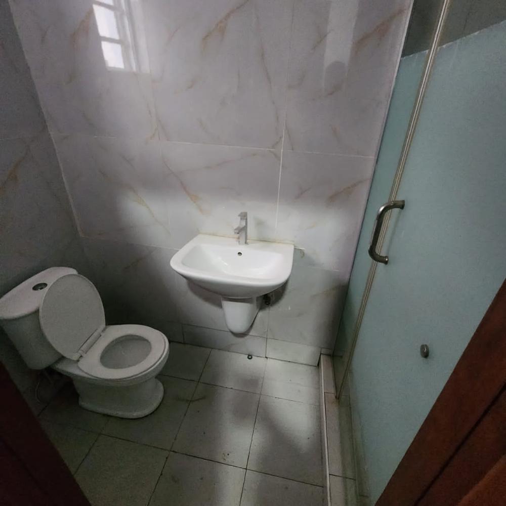 Single room downstairs for rent in the very secured Ikota Villa estate.