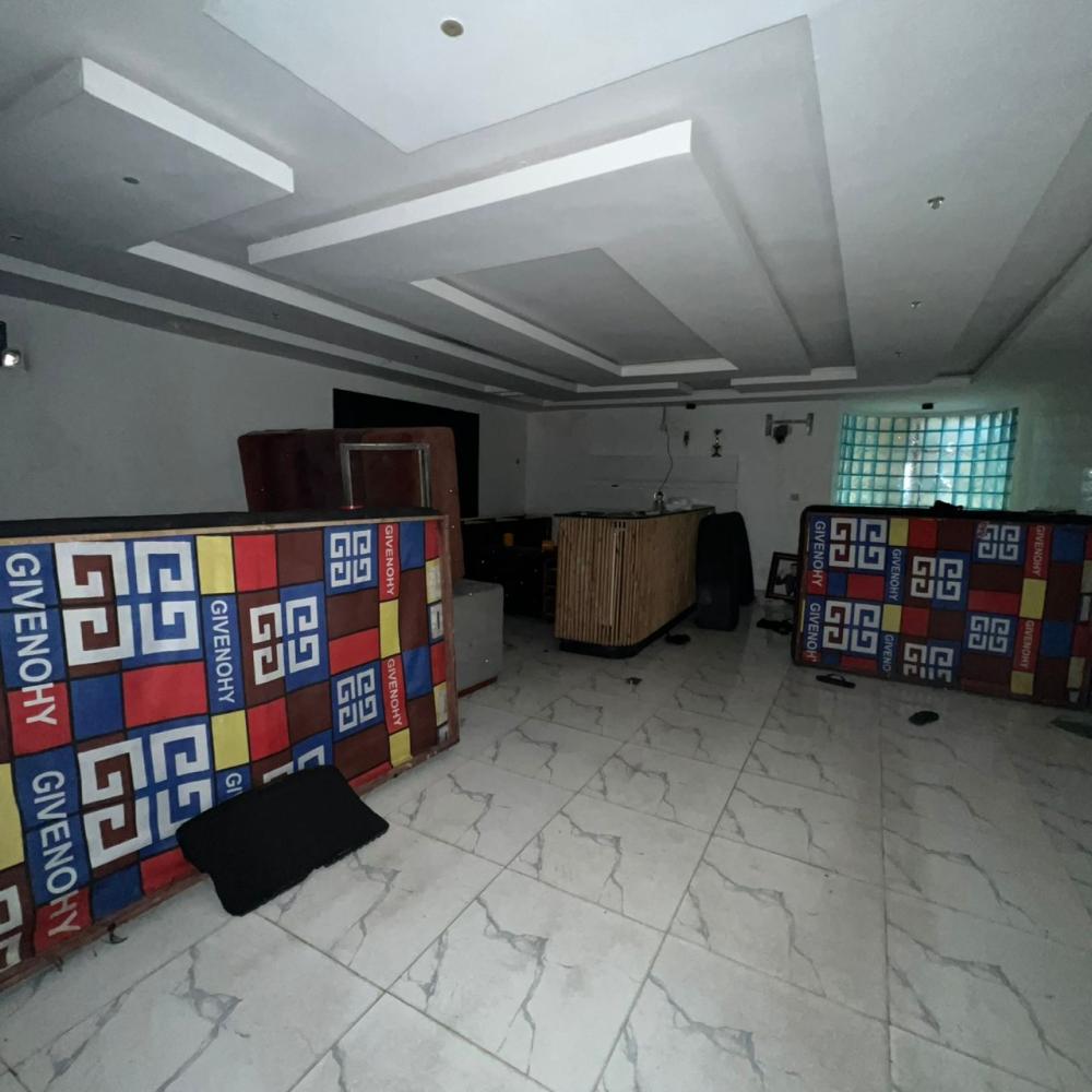 8 BED&amp; 3BQ || 40 MILLION || LEKKI PHASE 1, LAGOS