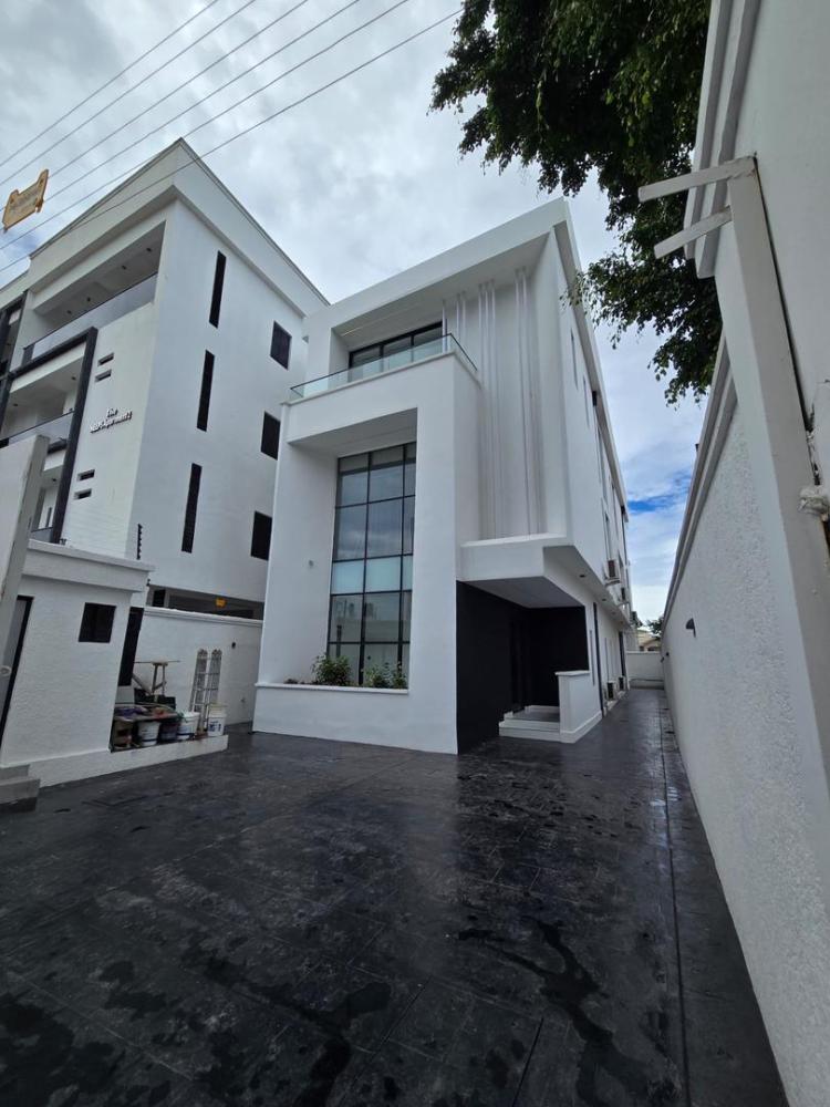 4 Bedroom Fully Detached Duplex at Lekki Phase 1.