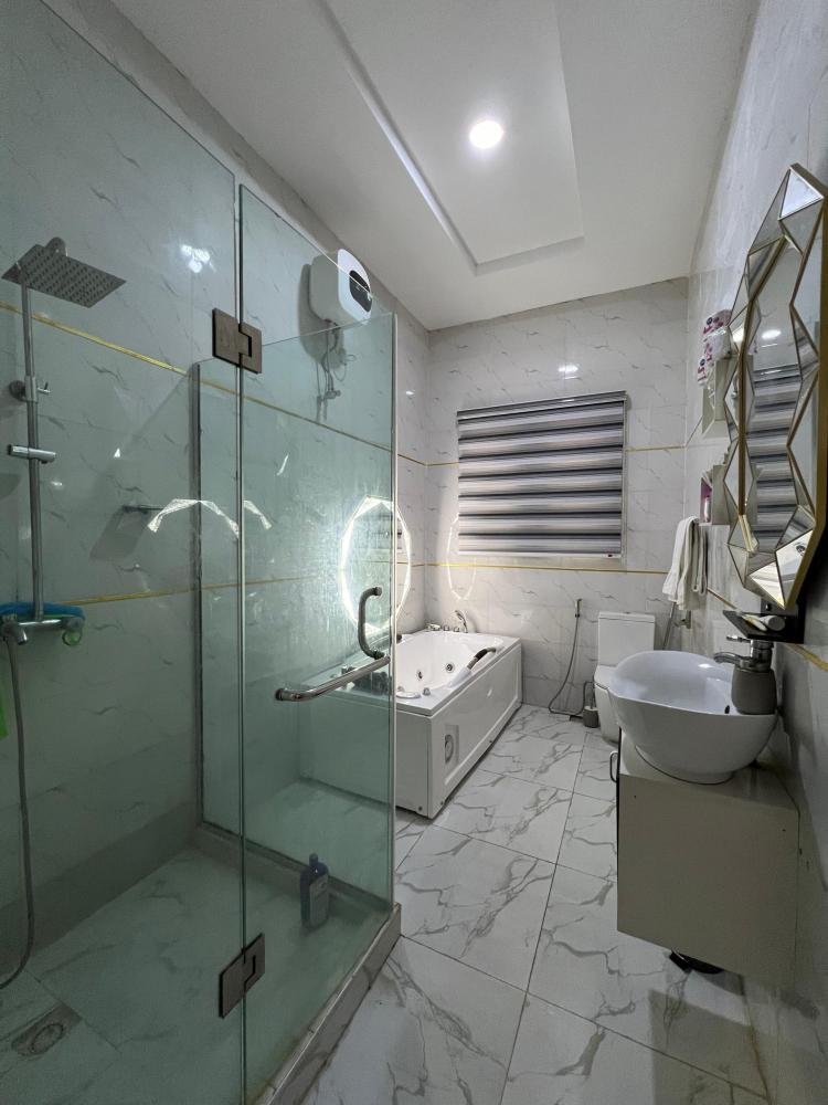 4 bedroom semi-detached duplex with a BQ.