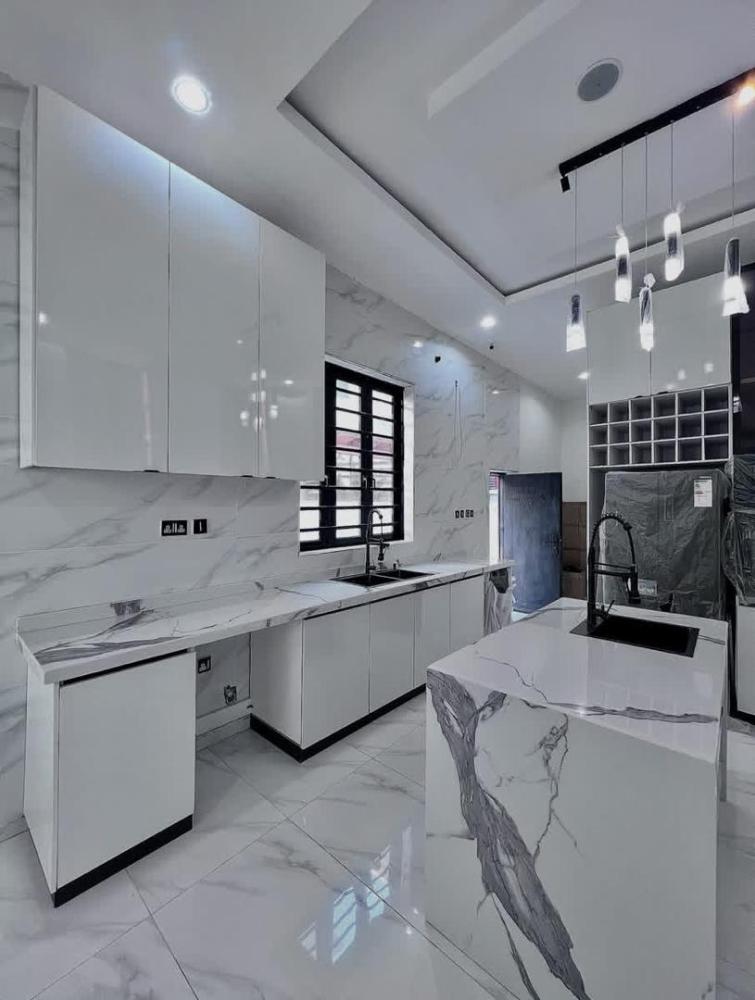 5 BEDROOM FULLY DETACHED DUPLEX WITH ROOF TOP TERRACE, WITH SWIMMING POOL AND BQ LOCATED AT OLOGOLO, LEKKI