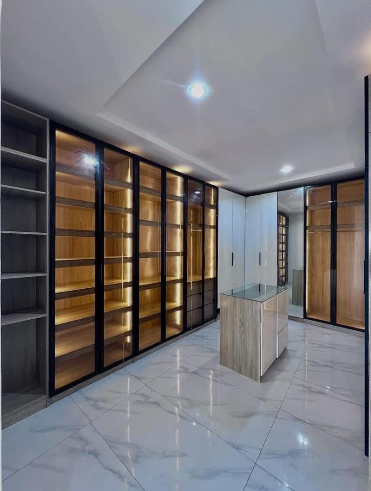 5 BEDROOM FULLY DETACHED DUPLEX WITH ROOF TOP TERRACE, WITH SWIMMING POOL AND BQ LOCATED AT OLOGOLO, LEKKI