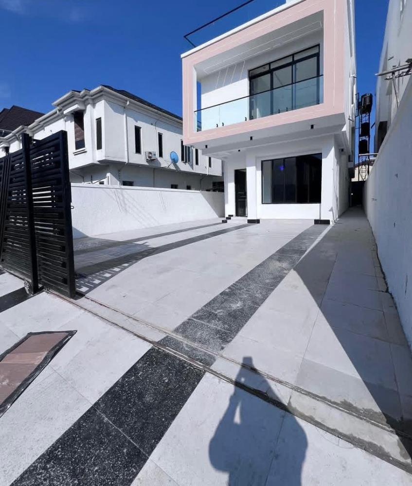 5 BEDROOM FULLY DETACHED DUPLEX WITH ROOF TOP TERRACE, WITH SWIMMING POOL AND BQ LOCATED AT OLOGOLO, LEKKI