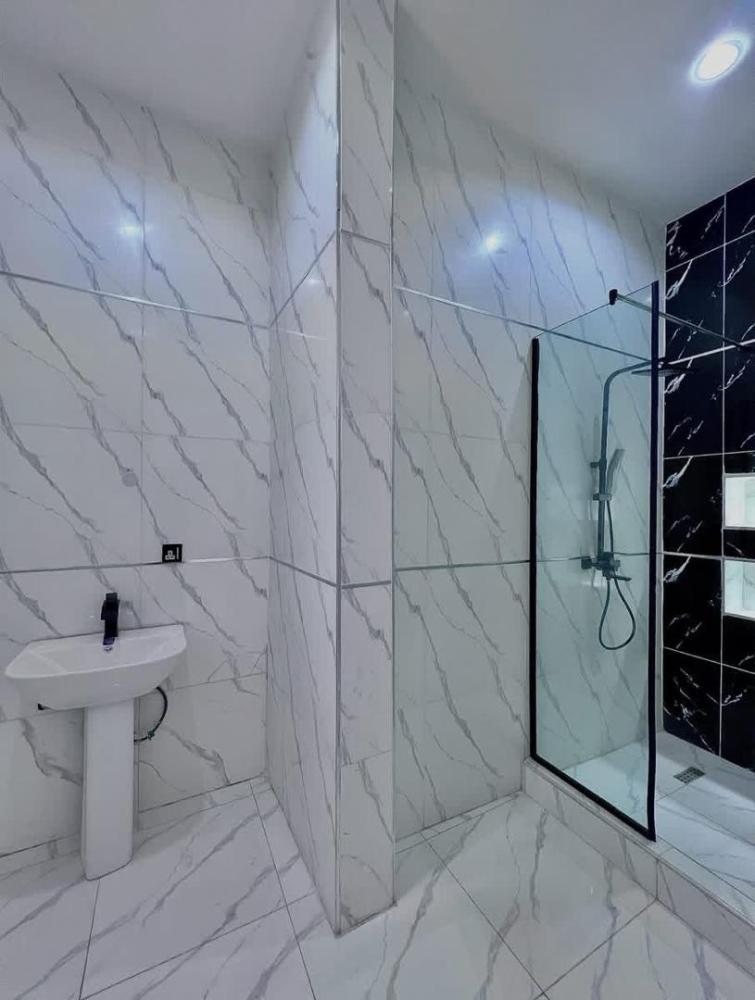 5 BEDROOM FULLY DETACHED DUPLEX WITH ROOF TOP TERRACE, WITH SWIMMING POOL AND BQ LOCATED AT OLOGOLO, LEKKI