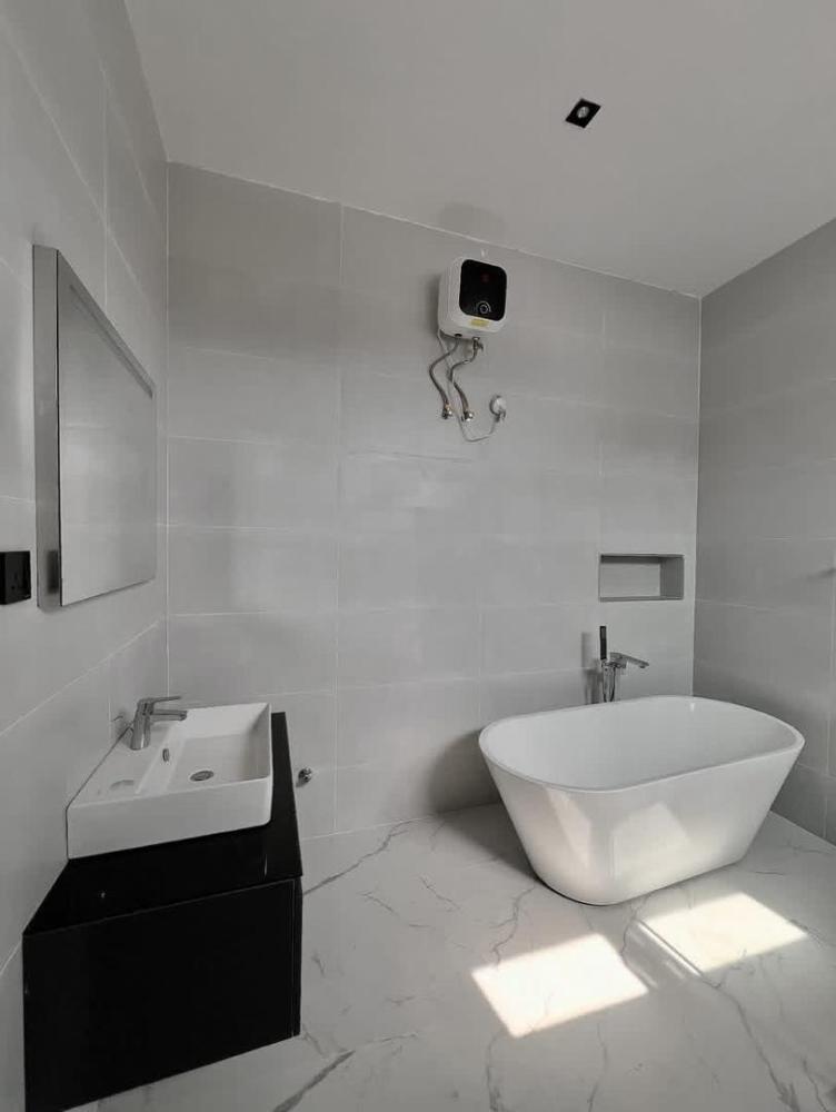 5 Bedroom Fully Detached Duplex Available at Ikate, Lekki.