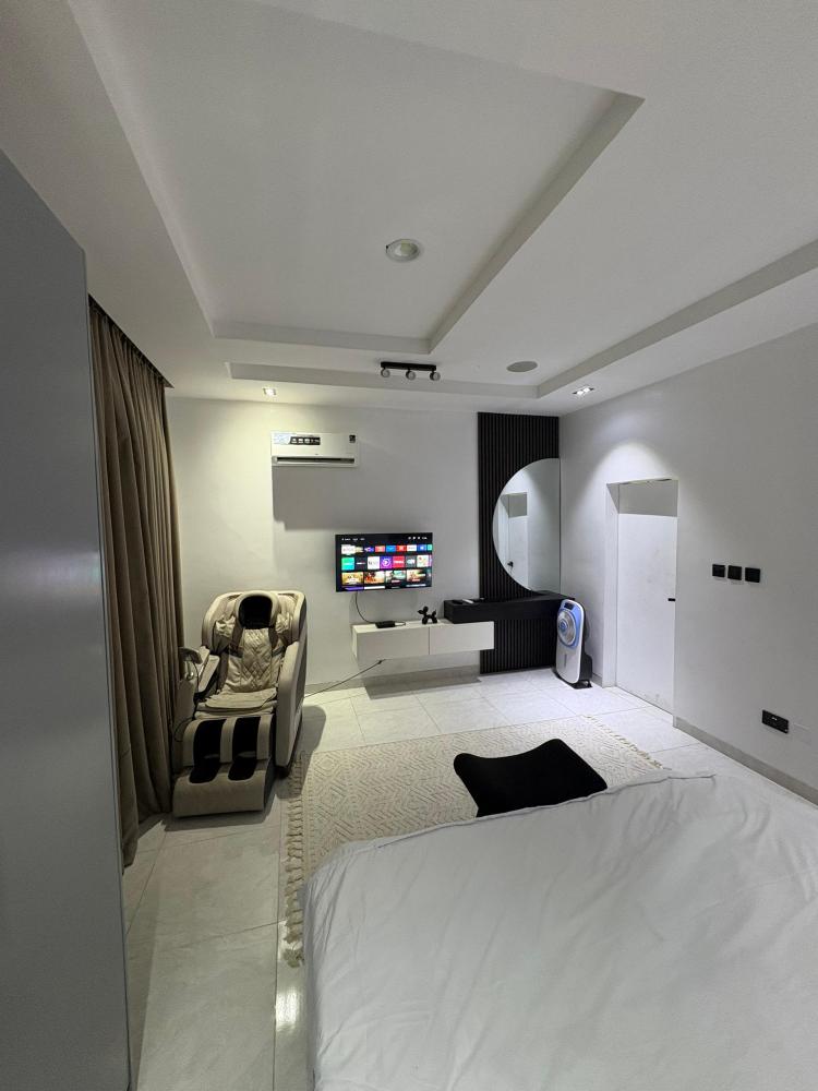 One bedroom  With PS5 and massage chair Ikoyi  Available for bookings today
