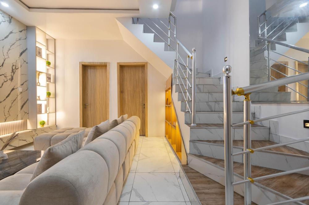 BRAND NEW 1/2 BEDROOM APARTMENT WITH *PRIVATE CINEMA SNOOKER,TABLE TENNIS* AND  OTHER TOP NOTCH AMENITIES AVAILABLE.  Location📍IKOTA GRA , LEKKI