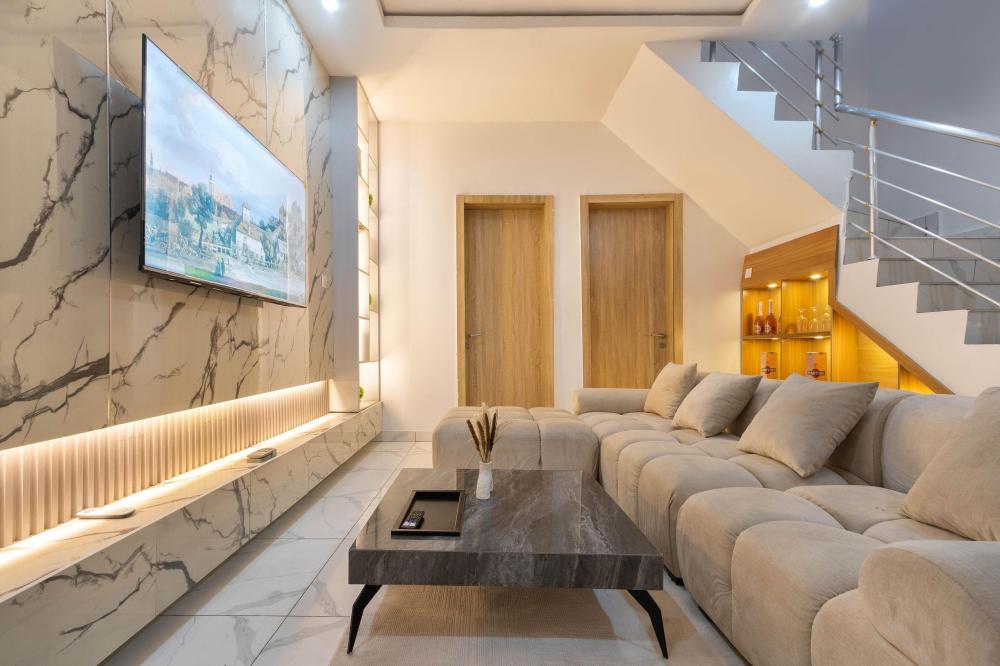 BRAND NEW 1/2 BEDROOM APARTMENT WITH *PRIVATE CINEMA SNOOKER,TABLE TENNIS* AND  OTHER TOP NOTCH AMENITIES AVAILABLE.  Location📍IKOTA GRA , LEKKI