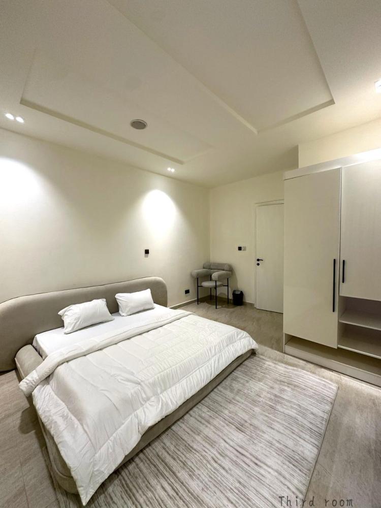 luxury 4 bedroom apartment for your home away from home experience .