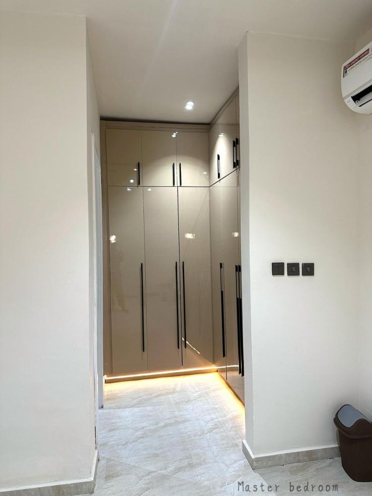 luxury 4 bedroom apartment for your home away from home experience .