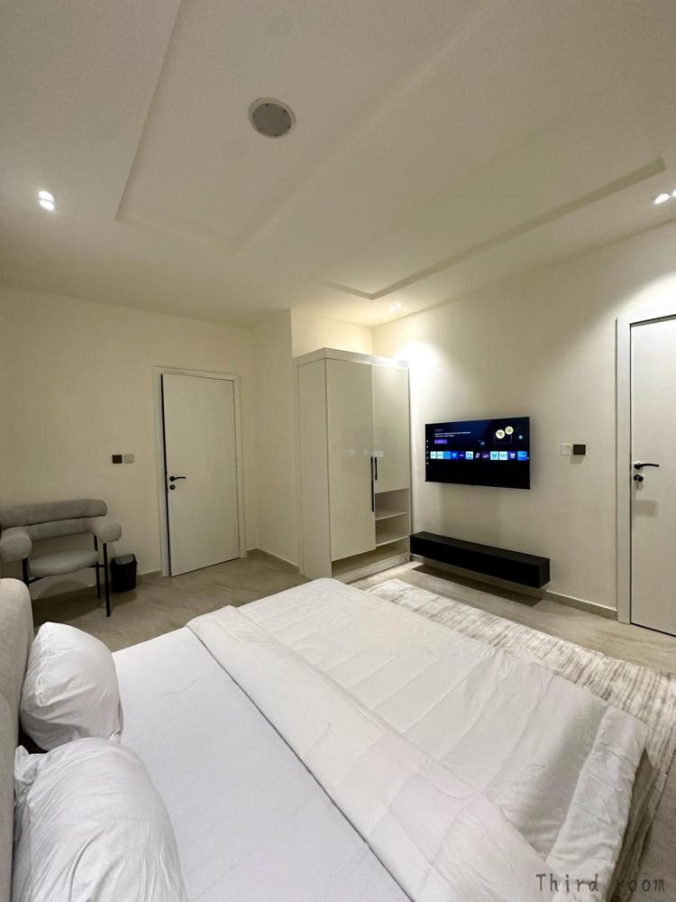 luxury 4 bedroom apartment for your home away from home experience .