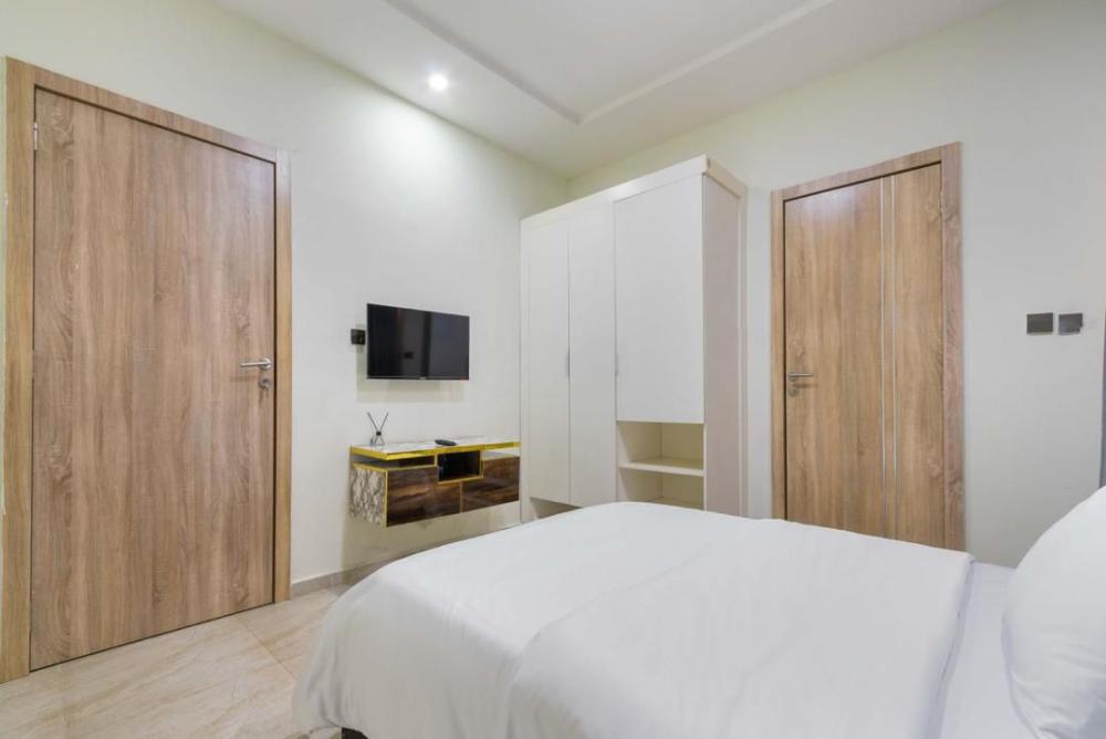 luxury 3/4 bedroom  luxurious apartment for your home away from home experience .