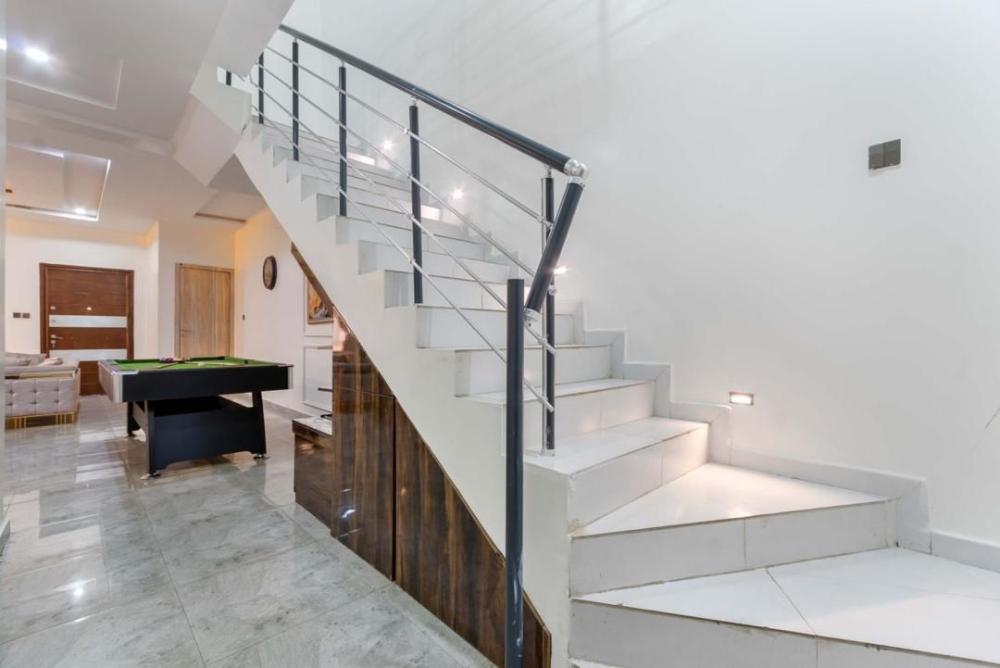 luxury 3/4 bedroom  luxurious apartment for your home away from home experience .