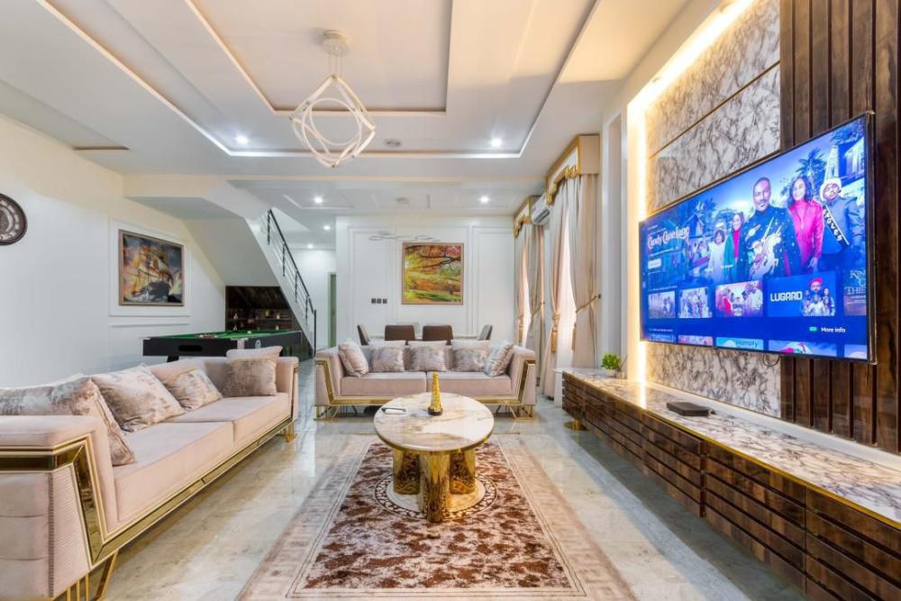 luxury 3/4 bedroom  luxurious apartment for your home away from home experience .