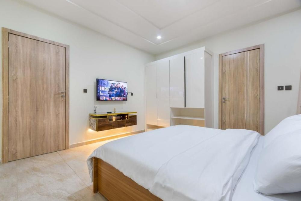 luxury 3/4 bedroom  luxurious apartment for your home away from home experience .