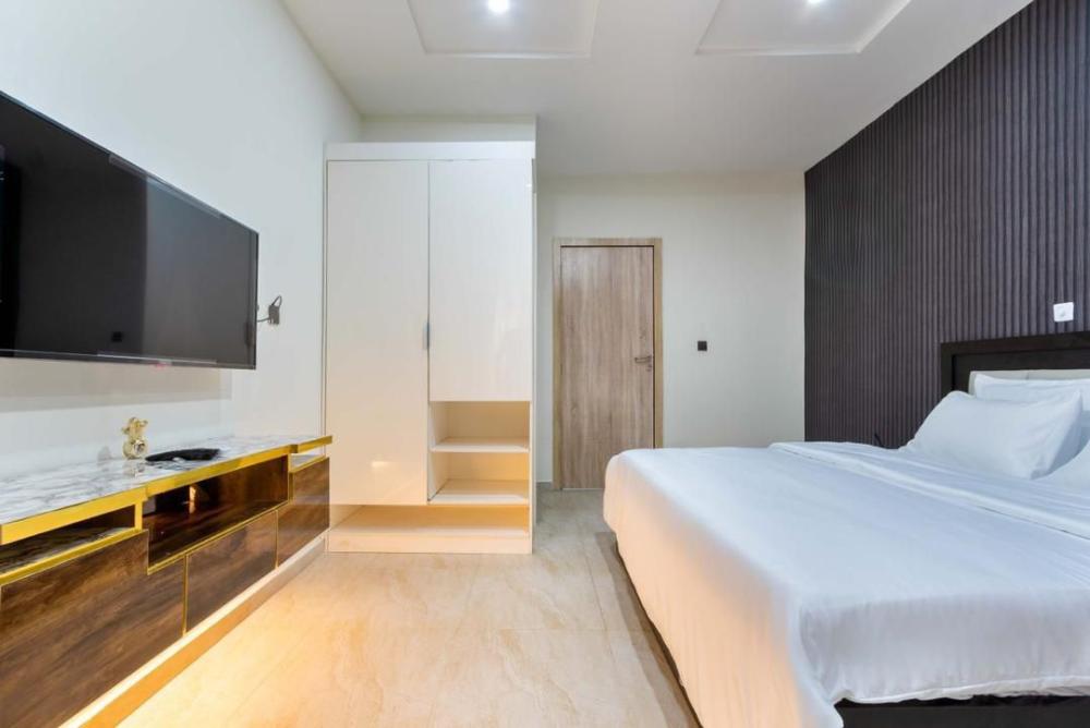 luxury 3/4 bedroom  luxurious apartment for your home away from home experience .