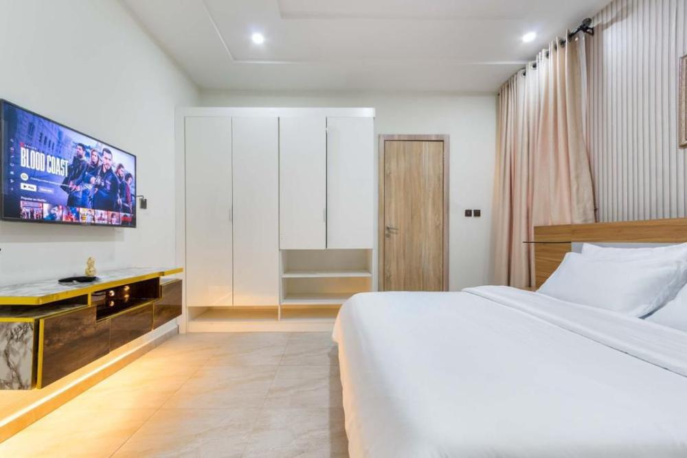 luxury 3/4 bedroom  luxurious apartment for your home away from home experience .