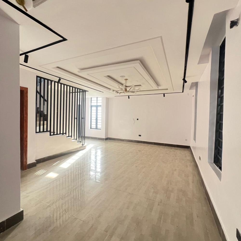 5 BED &amp; BQ || 750 MILLION || , LEKKI, PHASE 1, LAGOS  For Sales