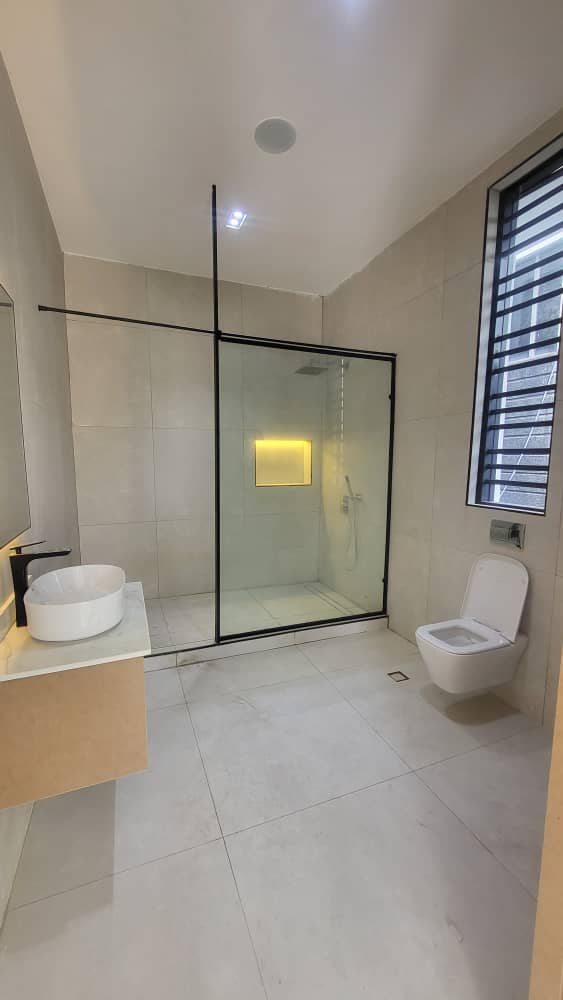 5 Bedroom Fully Detached Duplex For SALE at Lekki Phase 1, Lekki.