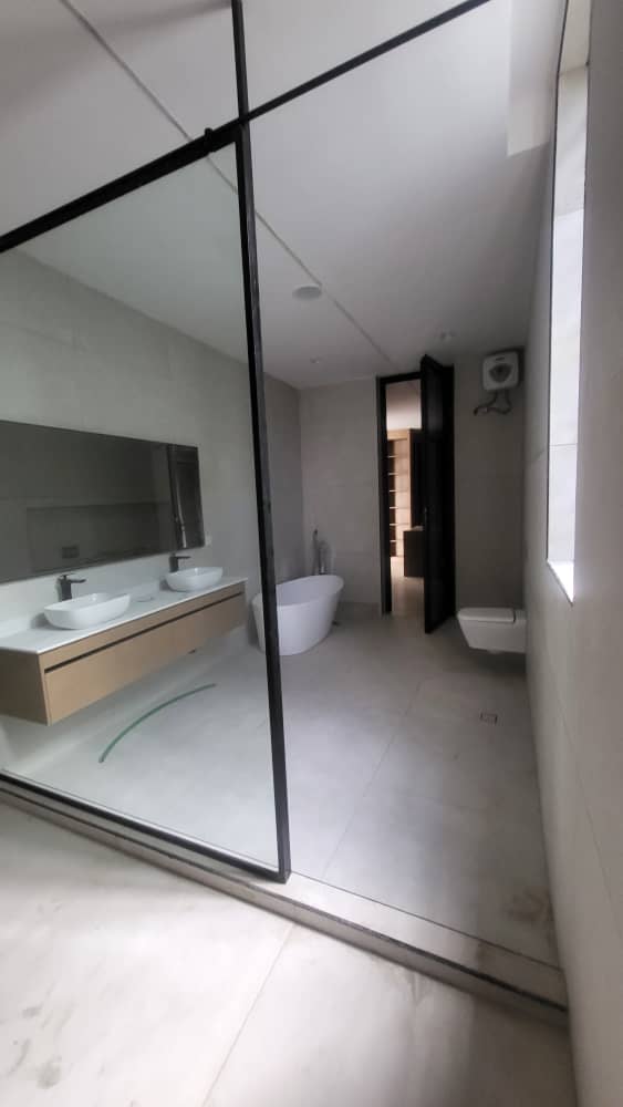 5 Bedroom Fully Detached Duplex For SALE at Lekki Phase 1, Lekki.