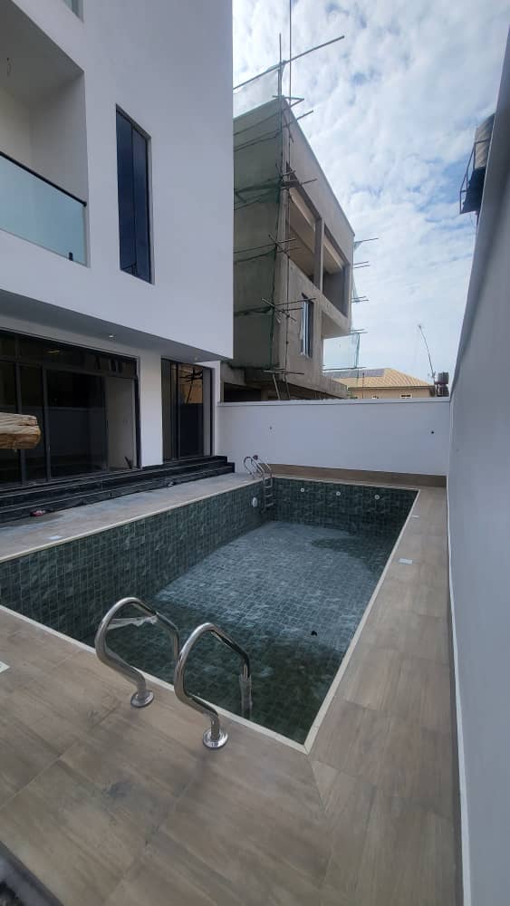 5 Bedroom Fully Detached Duplex For SALE at Lekki Phase 1, Lekki.