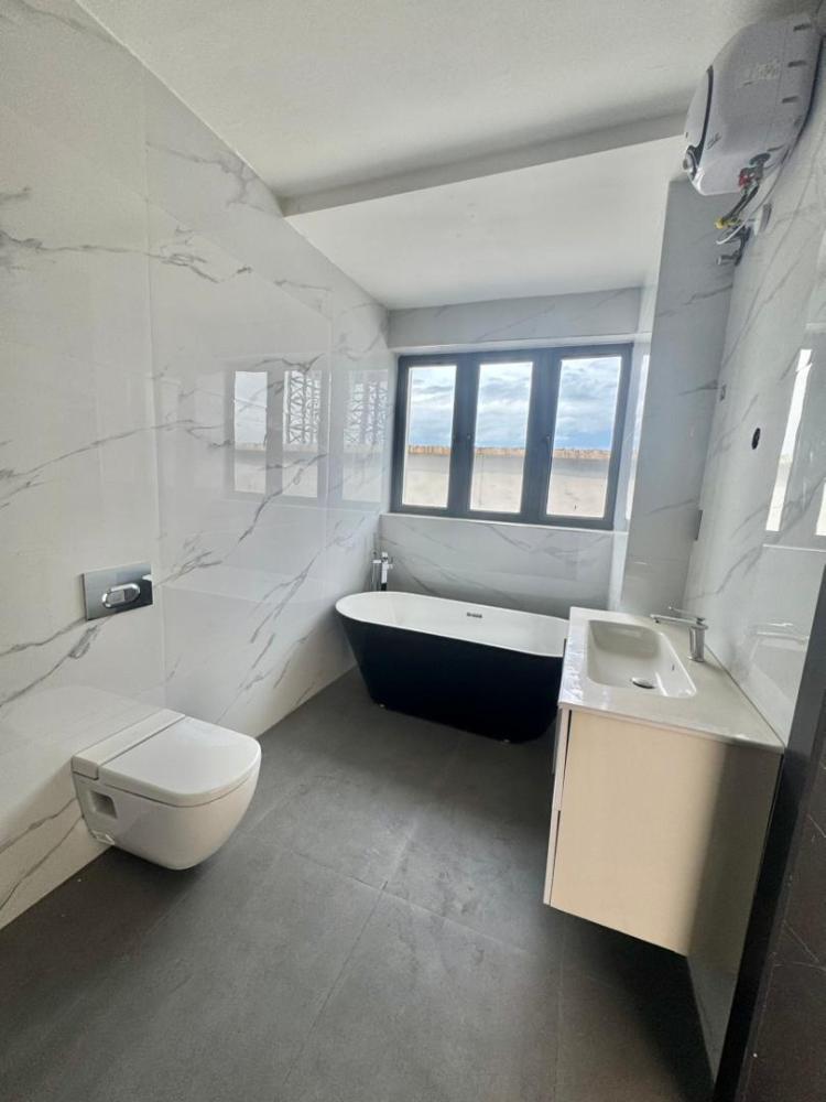 This luxury development  comprises of 5bedroom luxury detached duplexes with BQ*