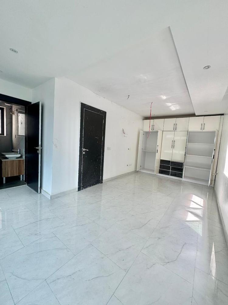 This luxury development  comprises of 5bedroom luxury detached duplexes with BQ*