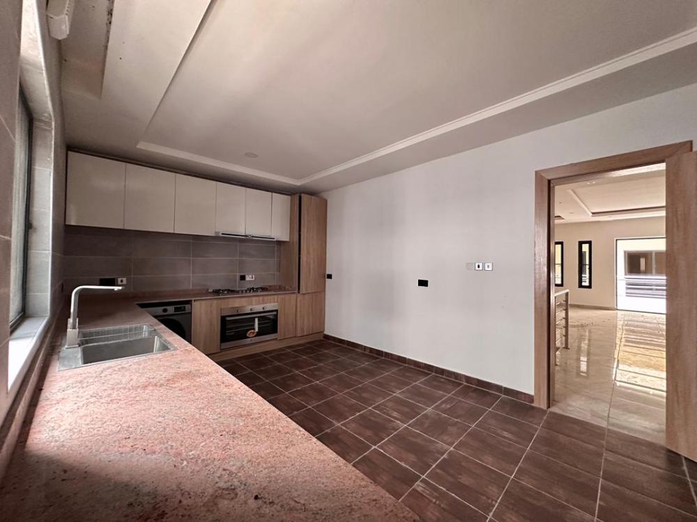 EXQUISITELY NEWLY BUILT 4 BEDROOM TERRACE