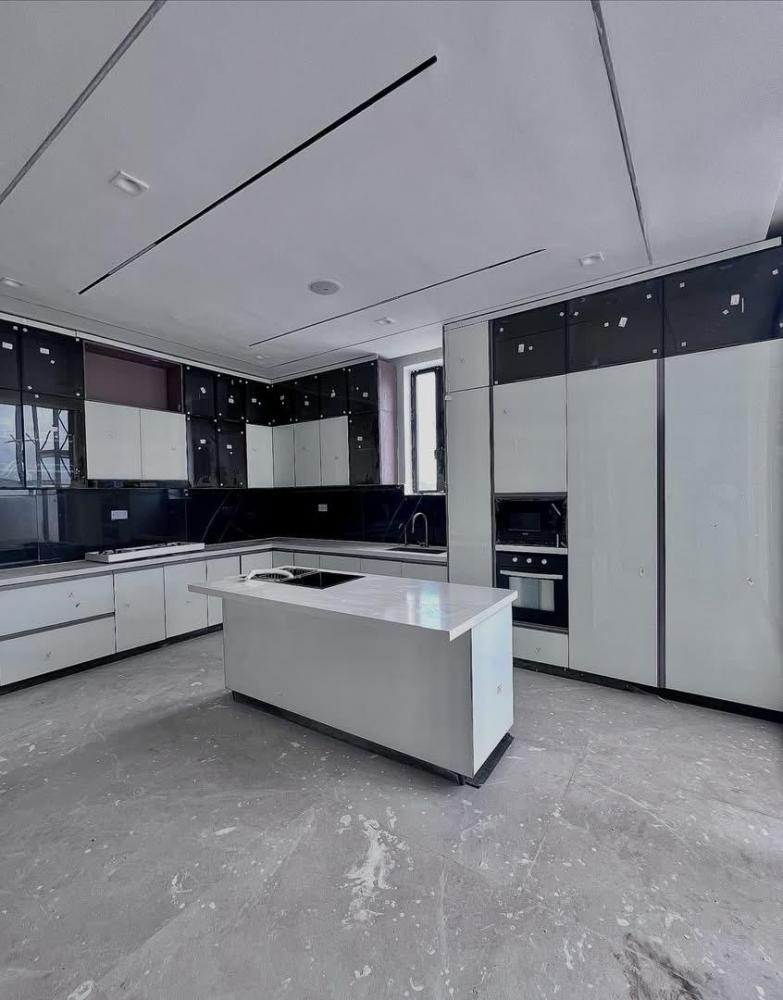 5 Bedroom Fully Detached Home With Swimming Pool, Cinema, Rooftop Terrace For SALE Located at Lekki Phase 1.