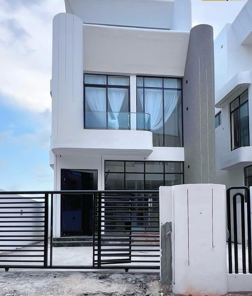 5 Bedroom Fully Detached Home With Swimming Pool, Cinema, Rooftop Terrace For SALE Located at Lekki Phase 1.