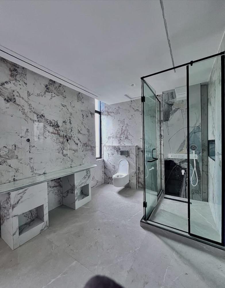 5 Bedroom Fully Detached Home With Swimming Pool, Cinema, Rooftop Terrace For SALE Located at Lekki Phase 1.