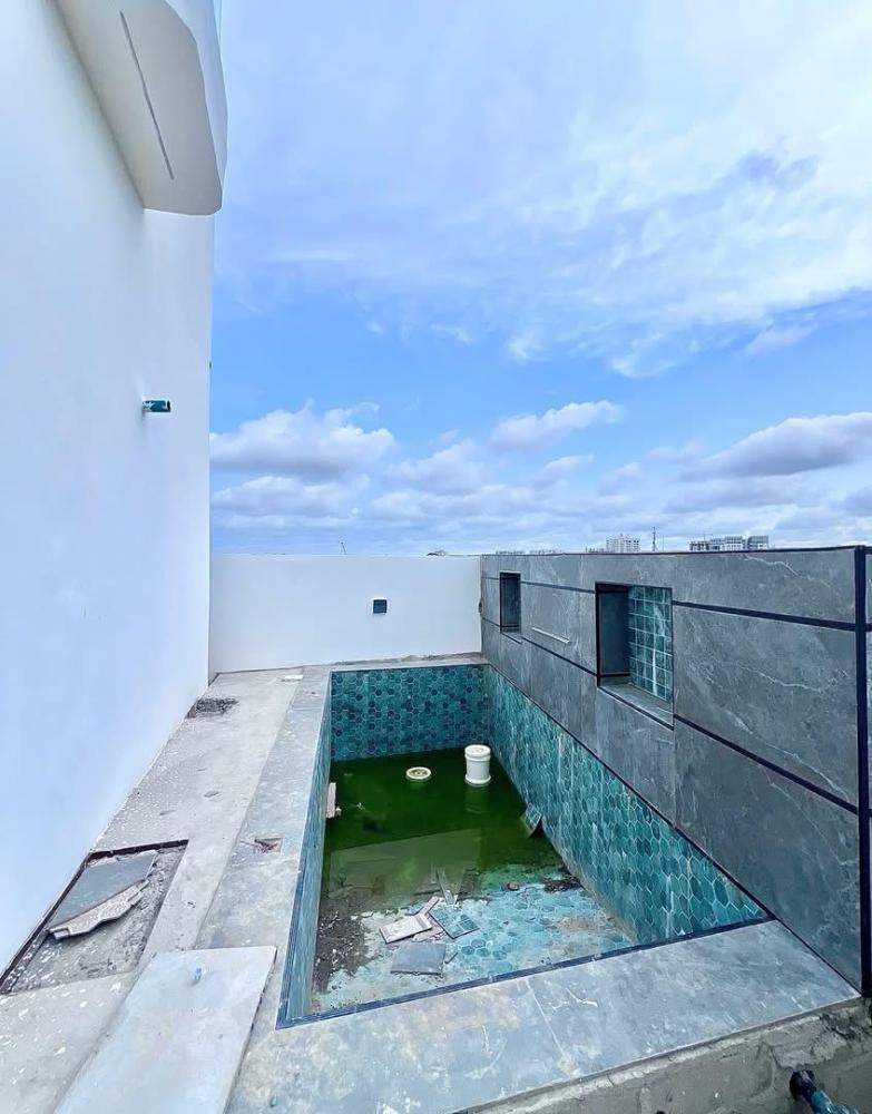 5 Bedroom Fully Detached Home With Swimming Pool, Cinema, Rooftop Terrace For SALE Located at Lekki Phase 1.