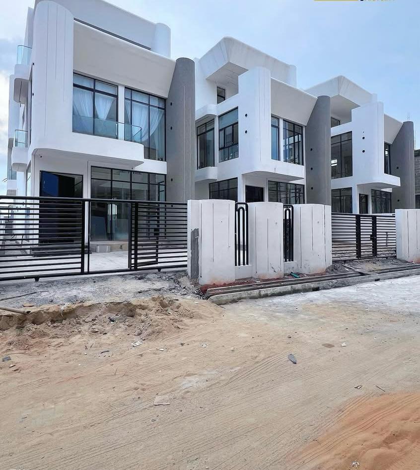 5 Bedroom Fully Detached Home With Swimming Pool, Cinema, Rooftop Terrace For SALE Located at Lekki Phase 1.