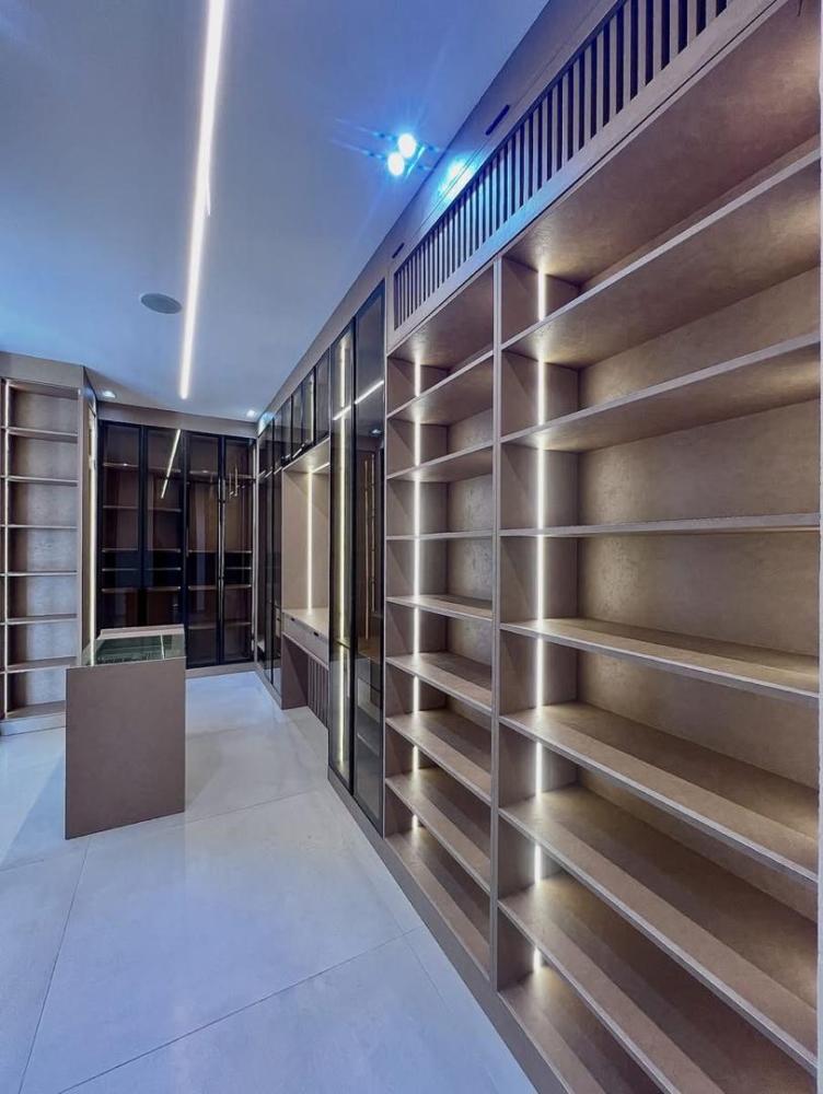 5 Bedroom Fully Detached Home With Swimming Pool, Cinema, Rooftop Terrace and Gym For SALE Located at Lekki Phase 1.