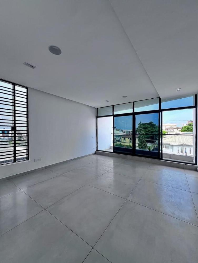 5 Bedroom Fully Detached Home With Swimming Pool, Cinema, Rooftop Terrace and Gym For SALE Located at Lekki Phase 1.