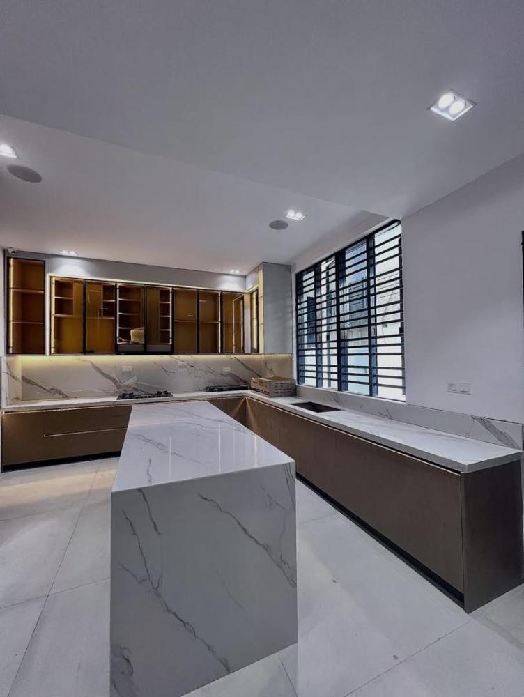 5 Bedroom Fully Detached Home With Swimming Pool, Cinema, Rooftop Terrace and Gym For SALE Located at Lekki Phase 1.