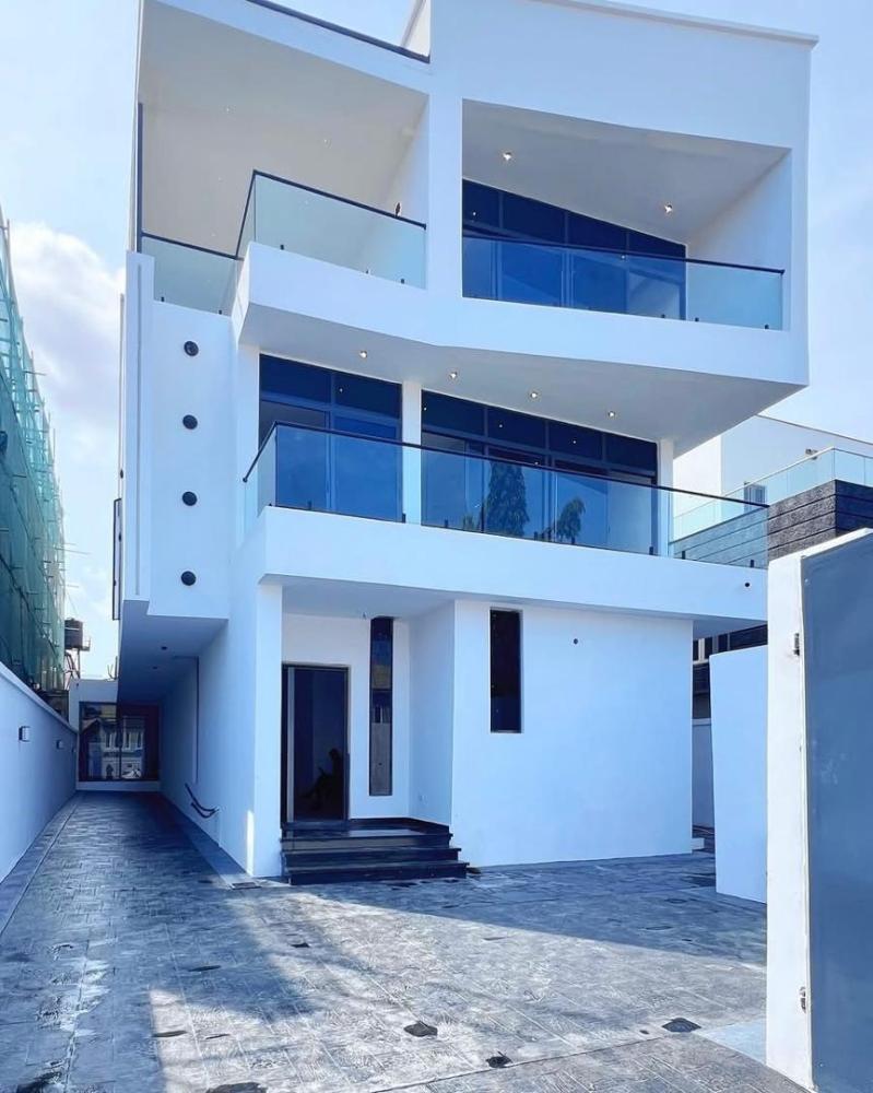 5 Bedroom Fully Detached Home With Swimming Pool, Cinema, Rooftop Terrace and Gym For SALE Located at Lekki Phase 1.