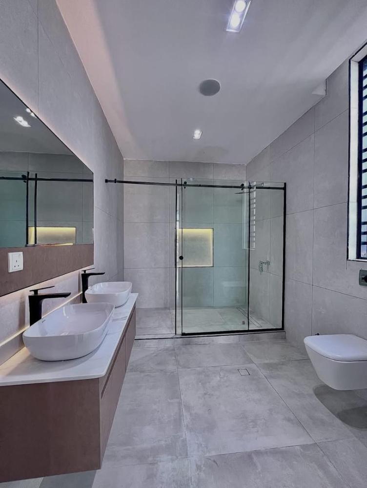 5 Bedroom Fully Detached Home With Swimming Pool, Cinema, Rooftop Terrace and Gym For SALE Located at Lekki Phase 1.