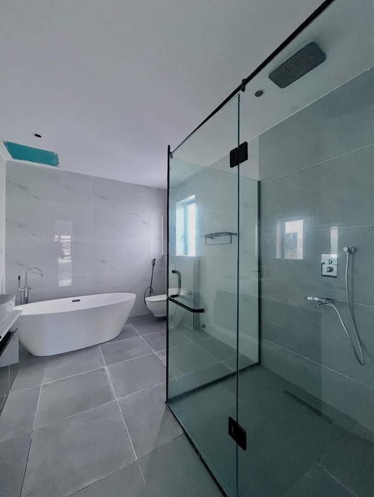 5 Bedroom Fully Detached Home With Swimming Pool, Cinema, Gazebo, Roof Top Terrace, and BQ Located at Lekki Phase 1.