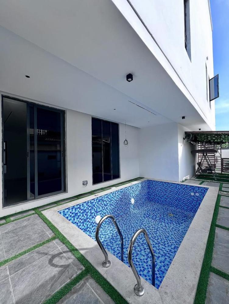 5 Bedroom Fully Detached Home With Swimming Pool, Cinema, Gazebo, Roof Top Terrace, and BQ Located at Lekki Phase 1.