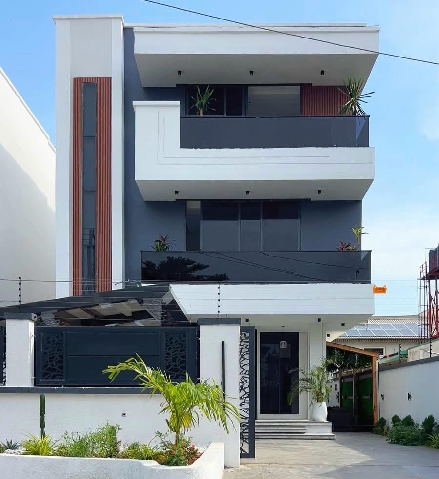 5 Bedroom Fully Detached Home With Swimming Pool, Cinema, Gazebo, Roof Top Terrace, and BQ Located at Lekki Phase 1.